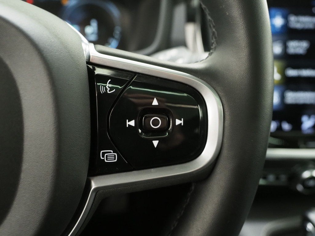 Volvo V60 2.0 T6 Recharge AWD R-Design 25