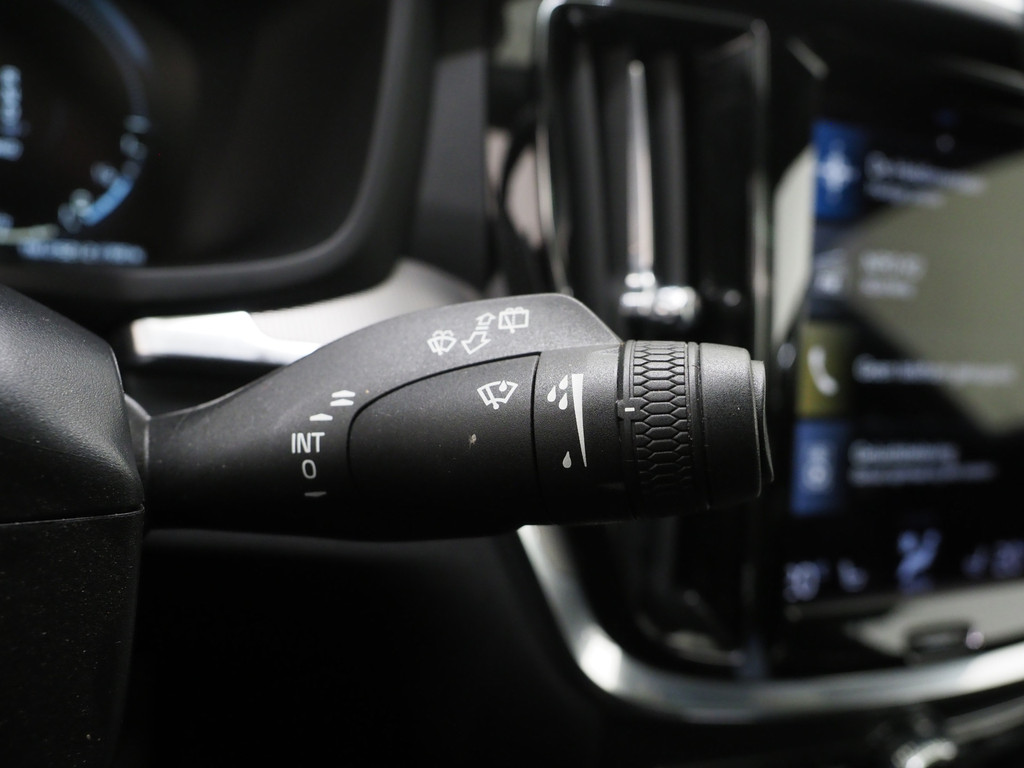 Volvo V60 2.0 T6 Recharge AWD R-Design 26