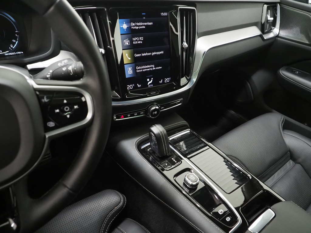 Volvo V60 2.0 T6 Recharge AWD R-Design 40