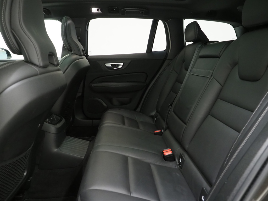 Volvo V60 2.0 T6 Recharge AWD R-Design 43