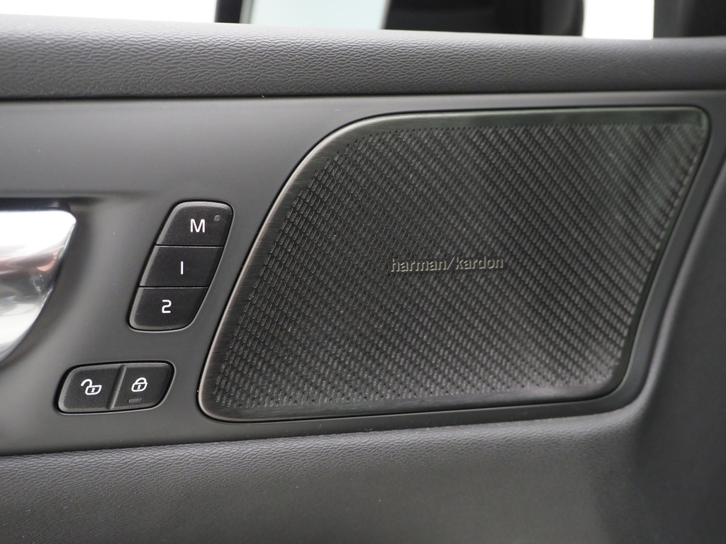 Volvo V60 2.0 T6 Recharge AWD R-Design 66