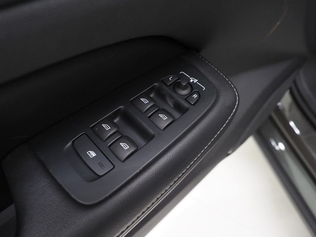 Volvo V60 2.0 T6 Recharge AWD R-Design 67