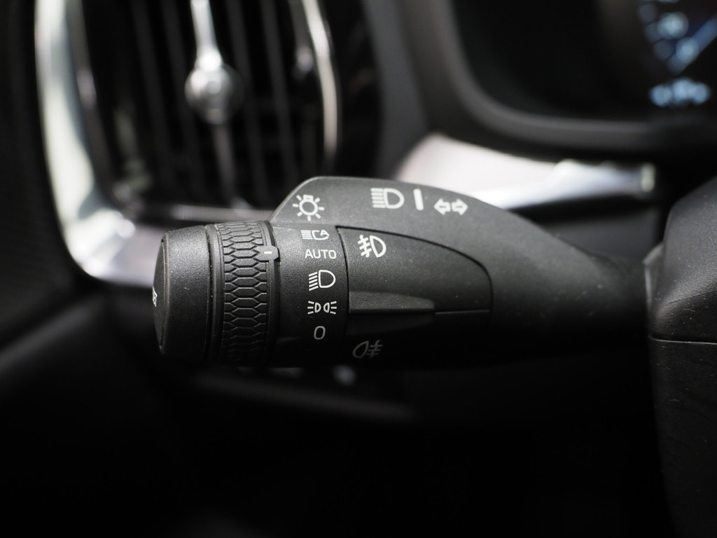 Volvo V60 2.0 T6 Recharge AWD R-Design 70