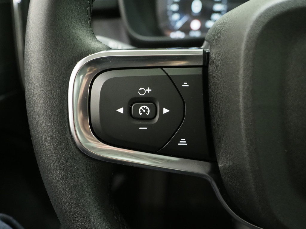 Volvo XC40 1.5 T5 Plug-in hybrid Ultimate Dark 25