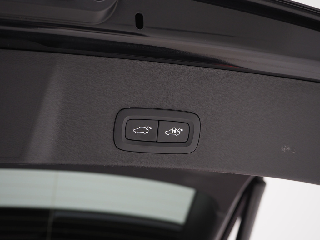 Volvo XC40 1.5 T5 Plug-in hybrid Ultimate Dark 44