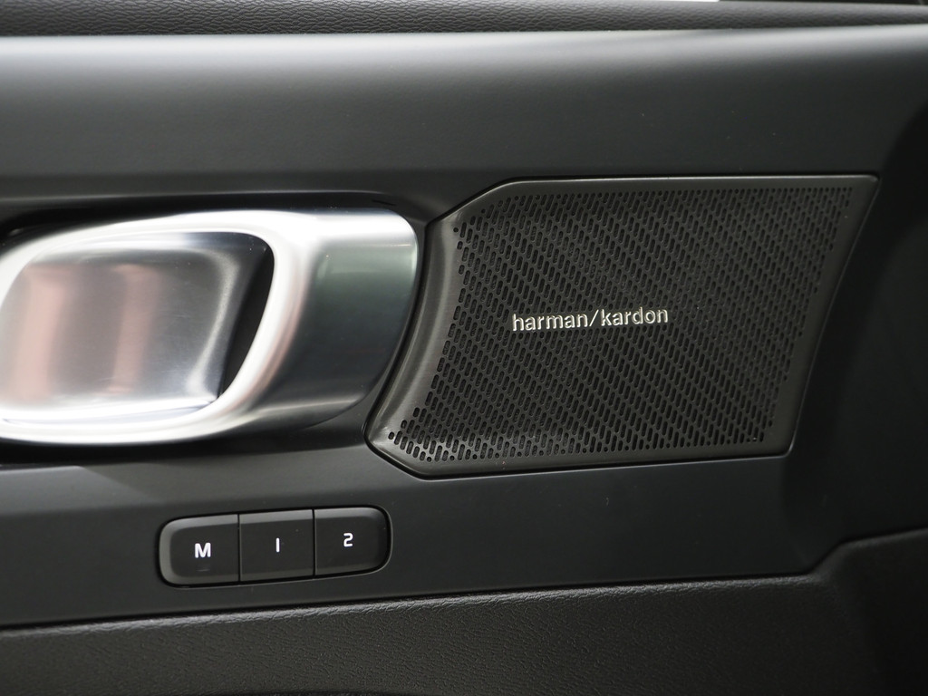 Volvo XC40 1.5 T5 Plug-in hybrid Ultimate Dark 64