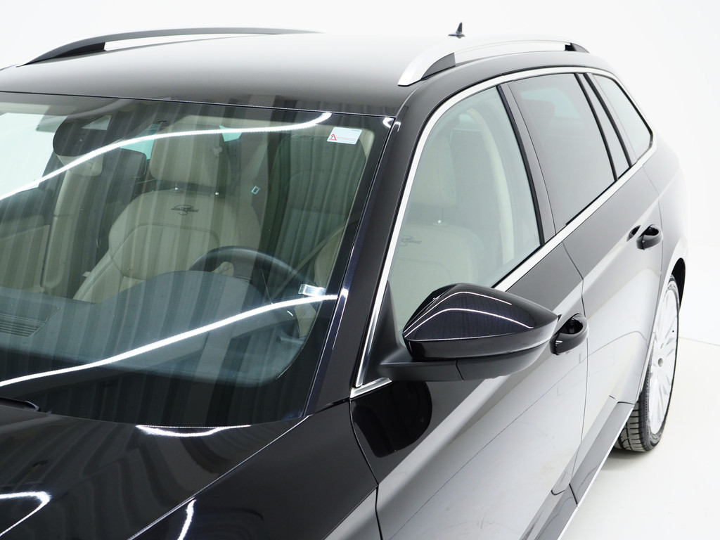 Škoda Superb Combi 1.4 TSI iV Laurin & Klement 12
