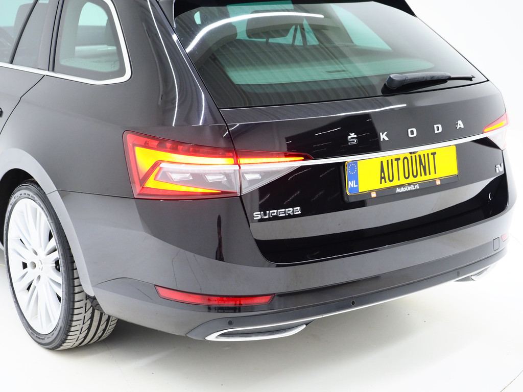 Škoda Superb Combi 1.4 TSI iV Laurin & Klement 13