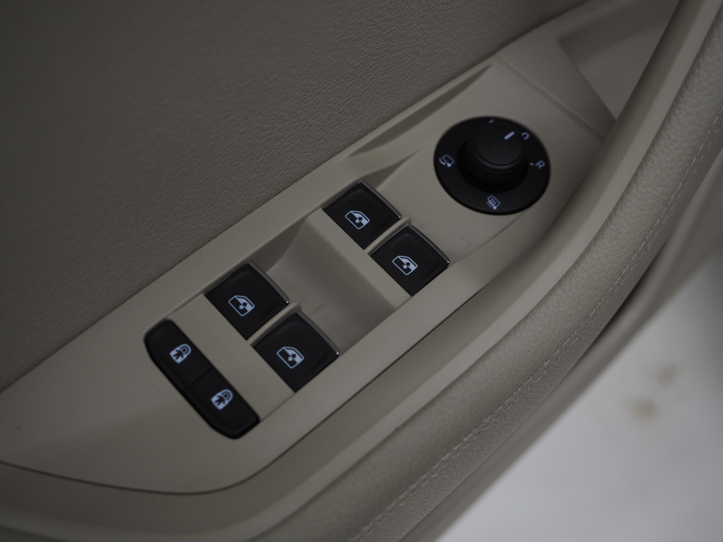 Škoda Superb Combi 1.4 TSI iV Laurin & Klement 18