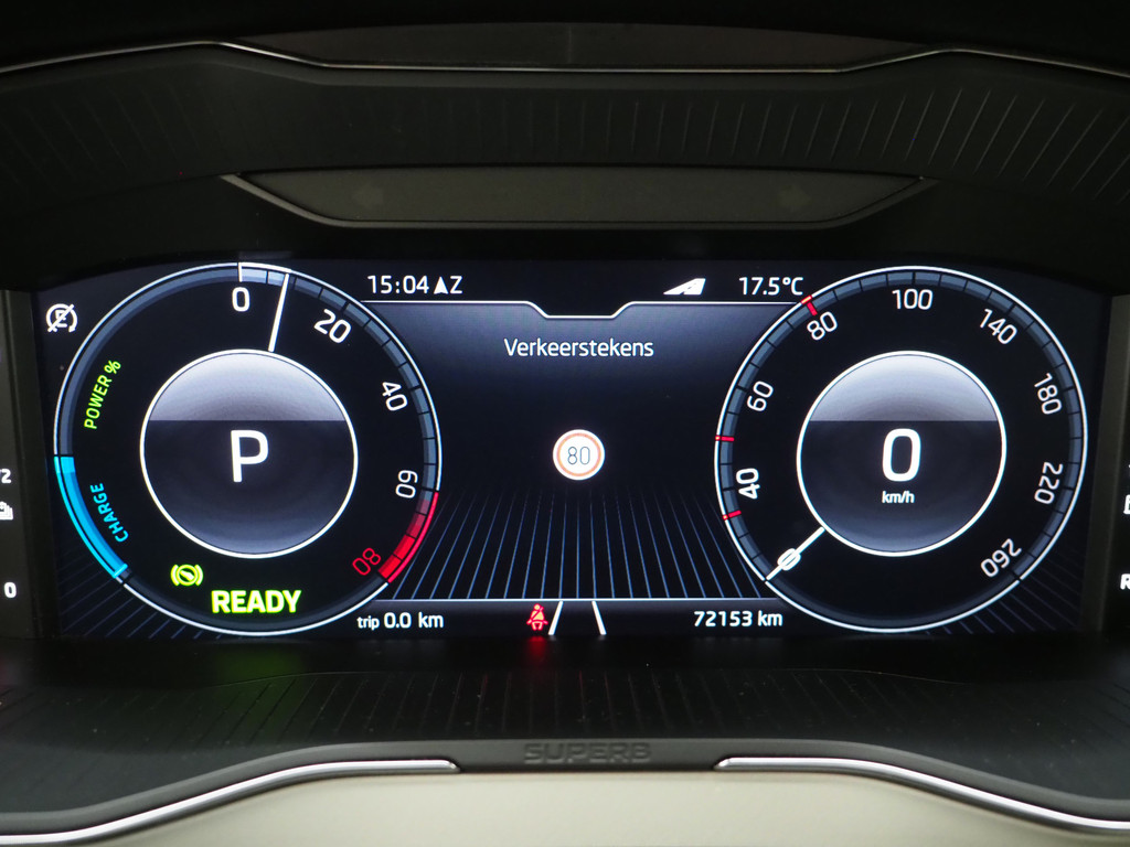 Škoda Superb Combi 1.4 TSI iV Laurin & Klement 27