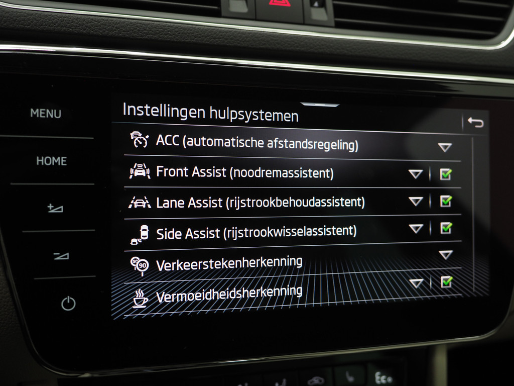 Škoda Superb Combi 1.4 TSI iV Laurin & Klement 32