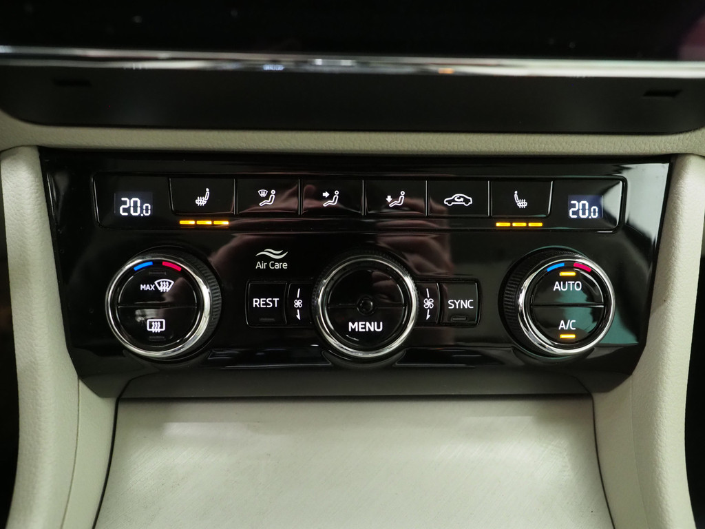 Škoda Superb Combi 1.4 TSI iV Laurin & Klement 34