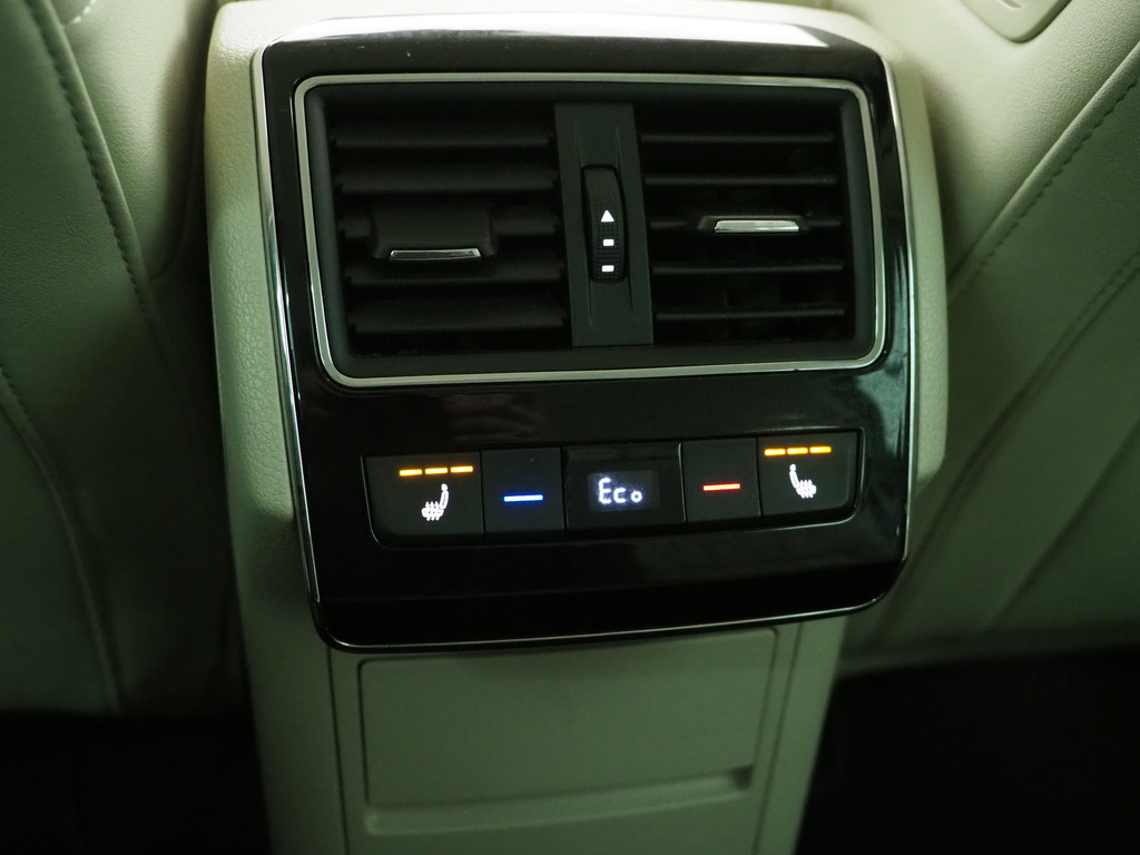 Škoda Superb Combi 1.4 TSI iV Laurin & Klement 37