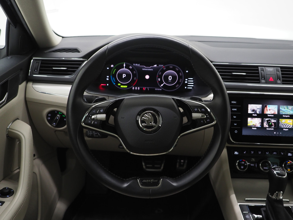 Škoda Superb Combi 1.4 TSI iV Laurin & Klement 38