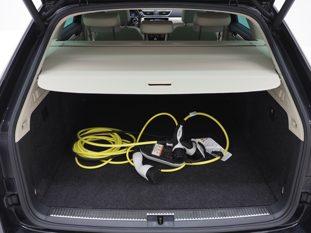 Škoda Superb Combi 1.4 TSI iV Laurin & Klement 40