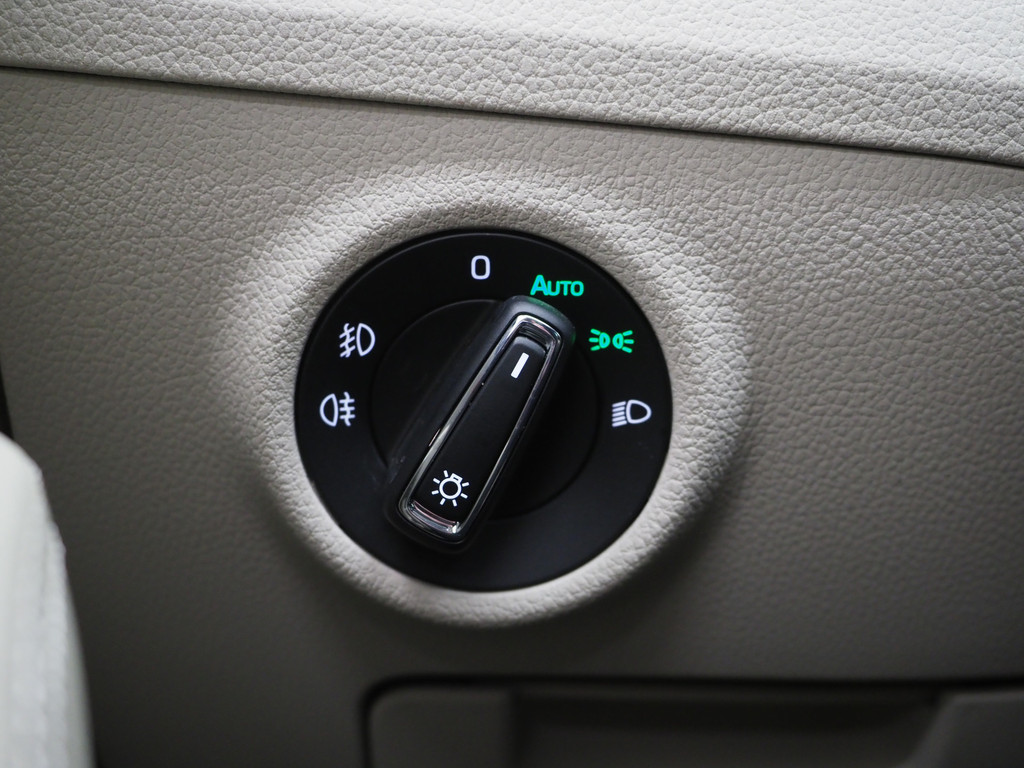 Škoda Superb Combi 1.4 TSI iV Laurin & Klement 63