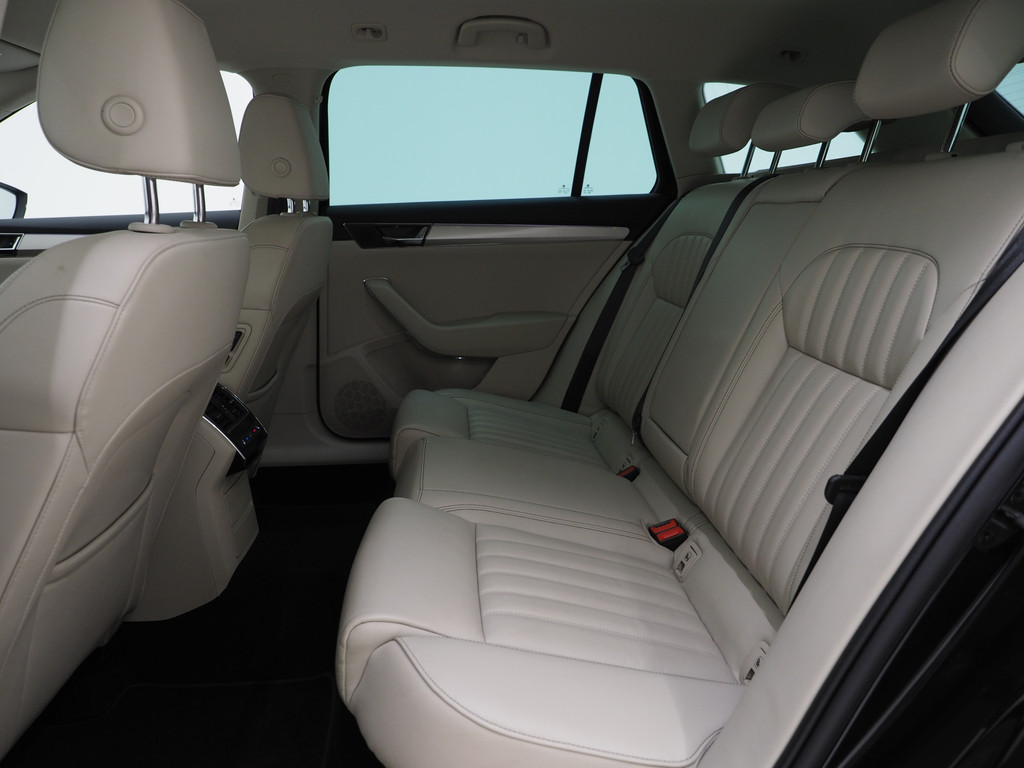 Škoda Superb Combi 1.4 TSI iV Laurin & Klement 81