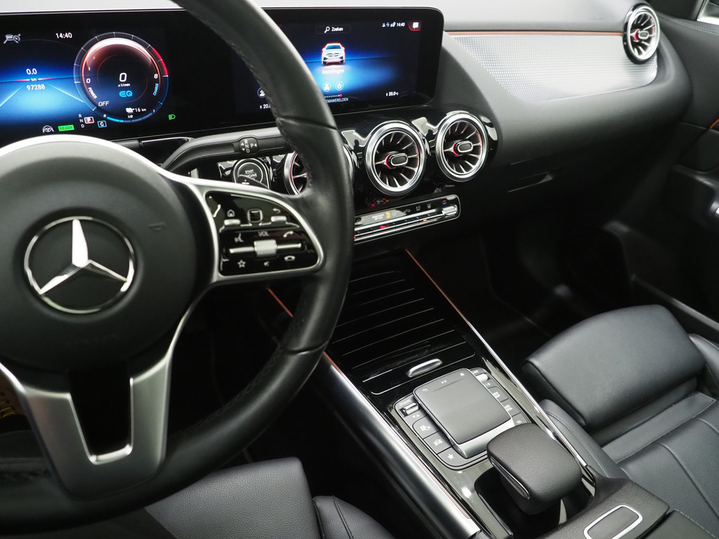 Mercedes-Benz GLA 250 e 32