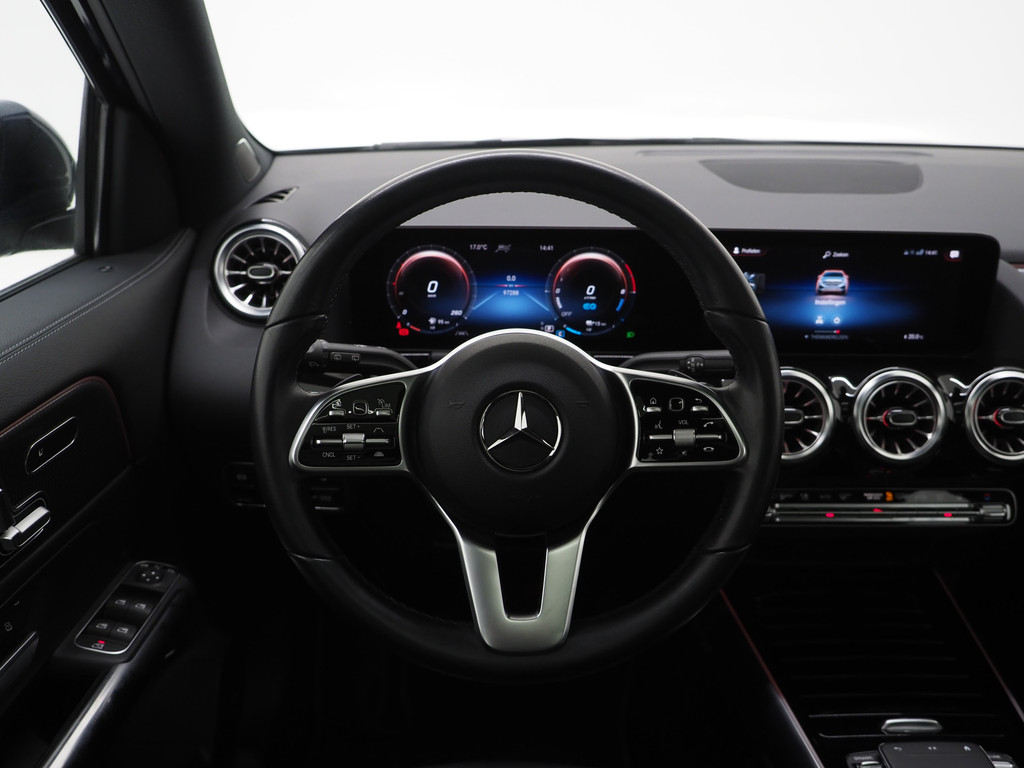 Mercedes-Benz GLA 250 e 33