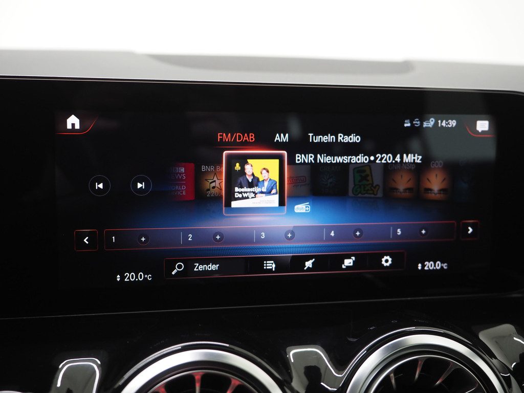 Mercedes-Benz GLA 250 e 64