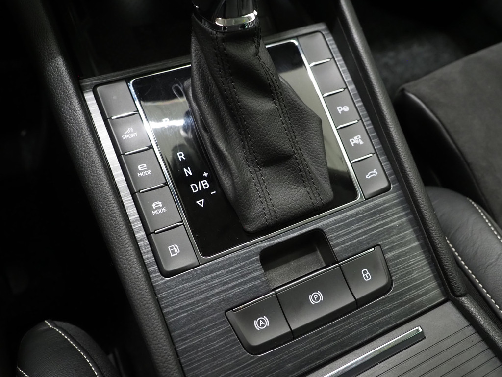 Škoda Superb Combi 1.4 TSI iV 218PK Style 35