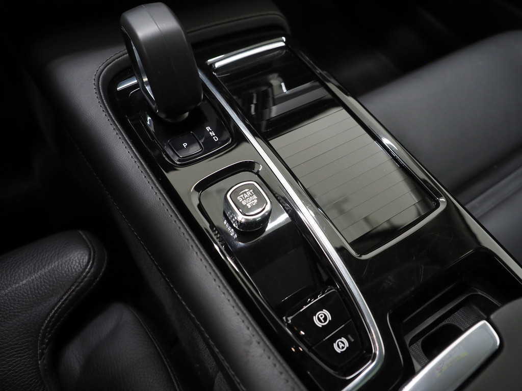 Volvo V90 2.0 T6 Plug-in hybrid AWD Plus Dark Long Range 81