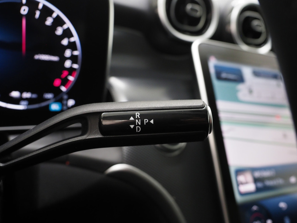 Mercedes-Benz GLC 300e 4MATIC 320PK 24