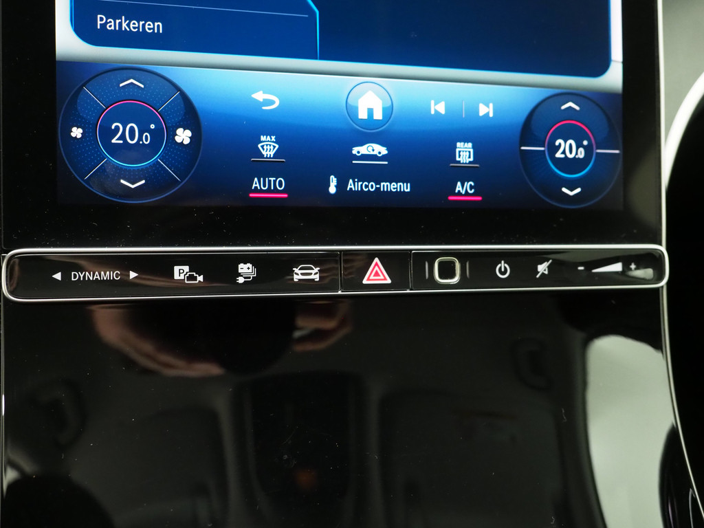 Mercedes-Benz GLC 300e 4MATIC 320PK 30