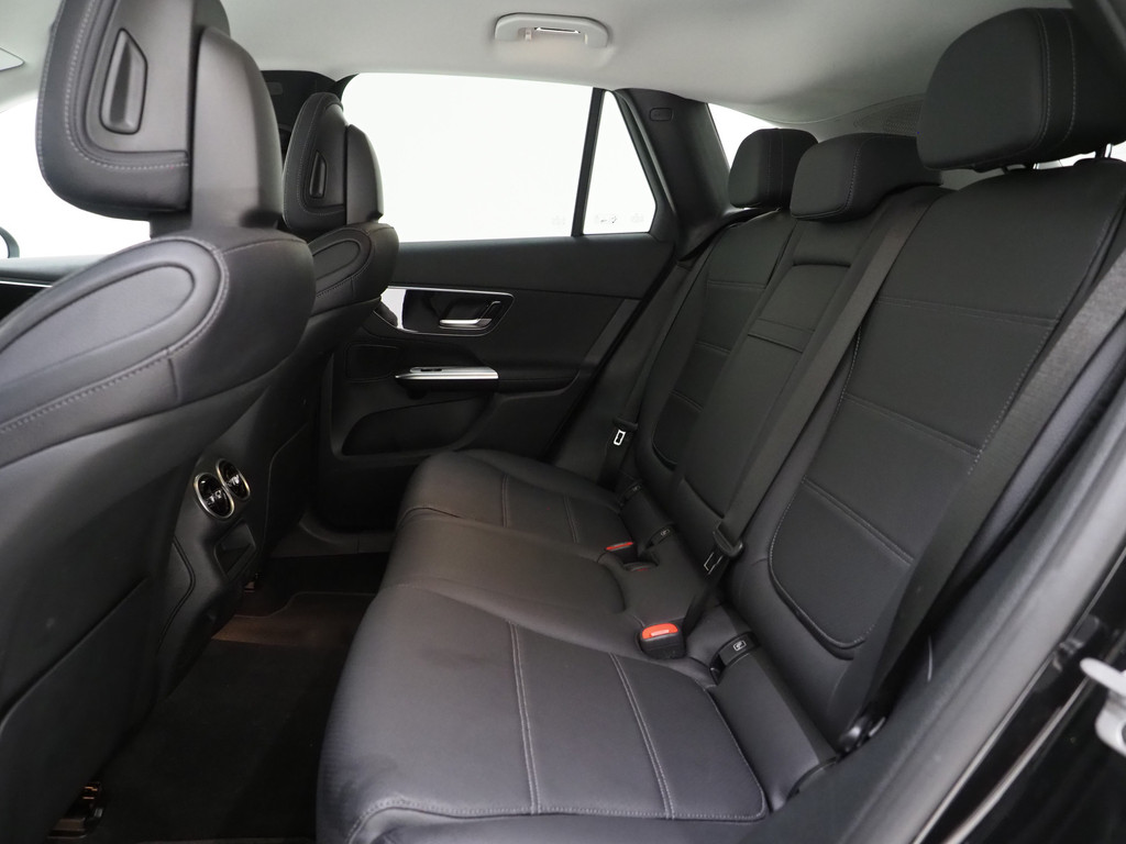 Mercedes-Benz GLC 300e 4MATIC 320PK 32