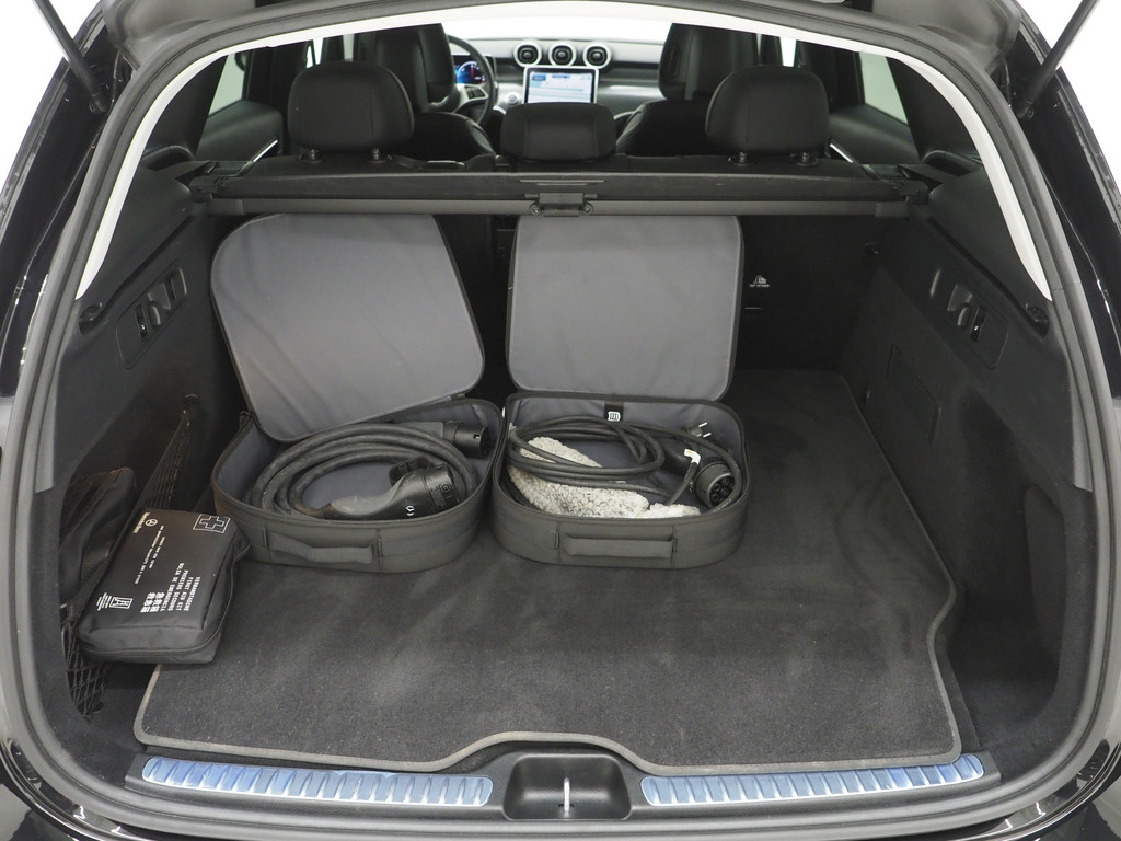 Mercedes-Benz GLC 300e 4MATIC 320PK 33