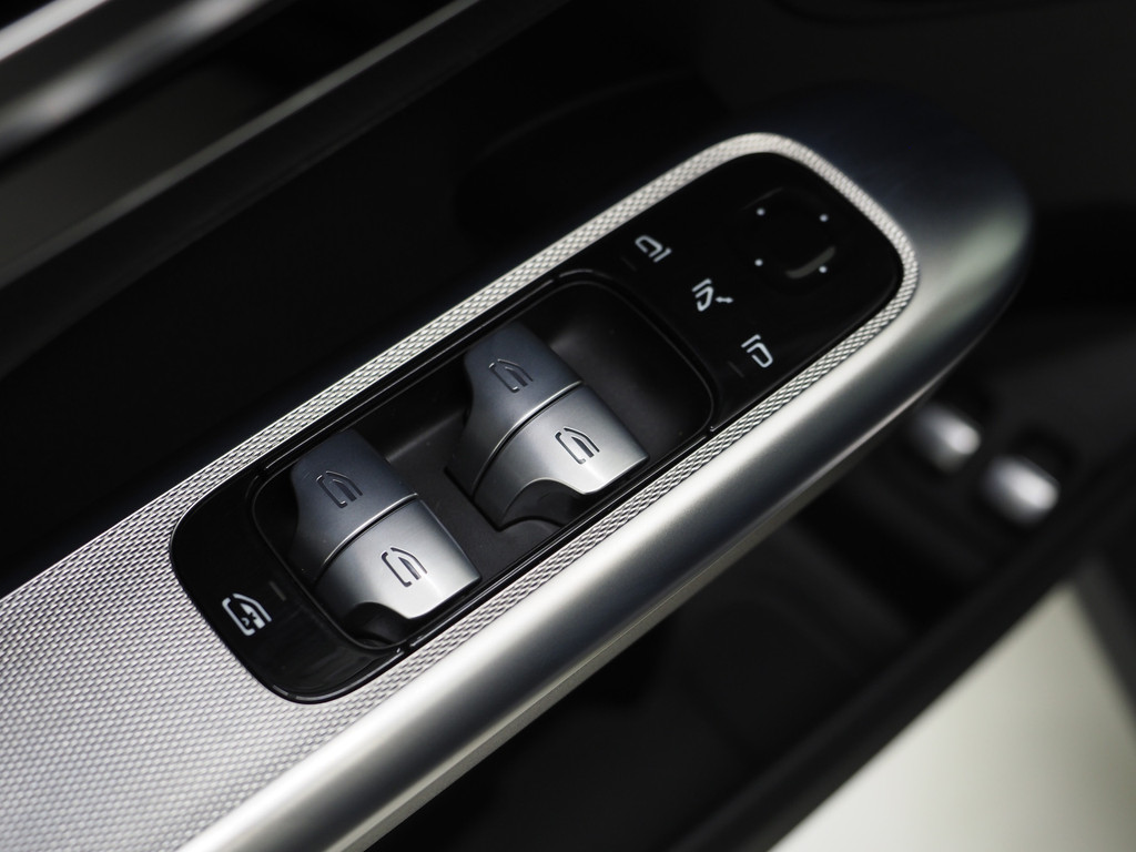 Mercedes-Benz GLC 300e 4MATIC 320PK 52