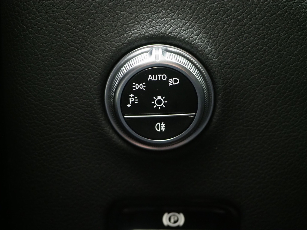 Mercedes-Benz GLC 300e 4MATIC 320PK 55