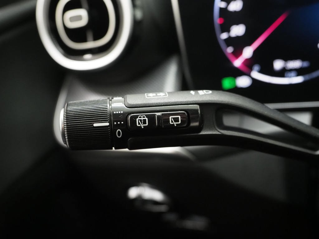 Mercedes-Benz GLC 300e 4MATIC 320PK 56