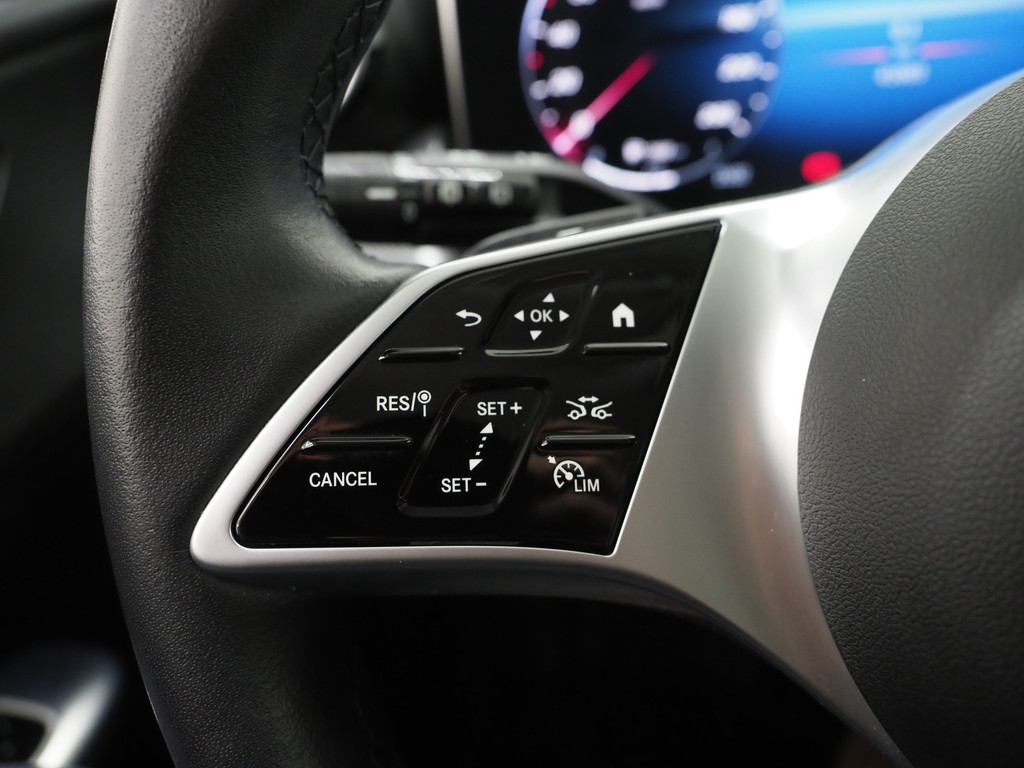 Mercedes-Benz GLC 300e 4MATIC 320PK 57