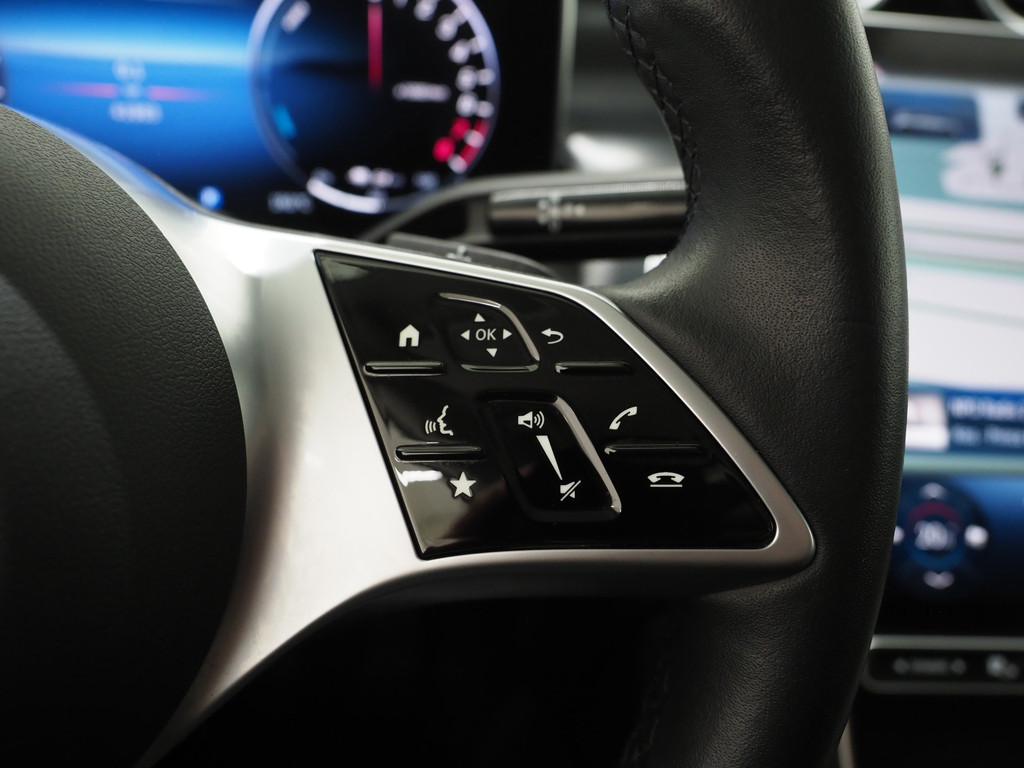 Mercedes-Benz GLC 300e 4MATIC 320PK 58