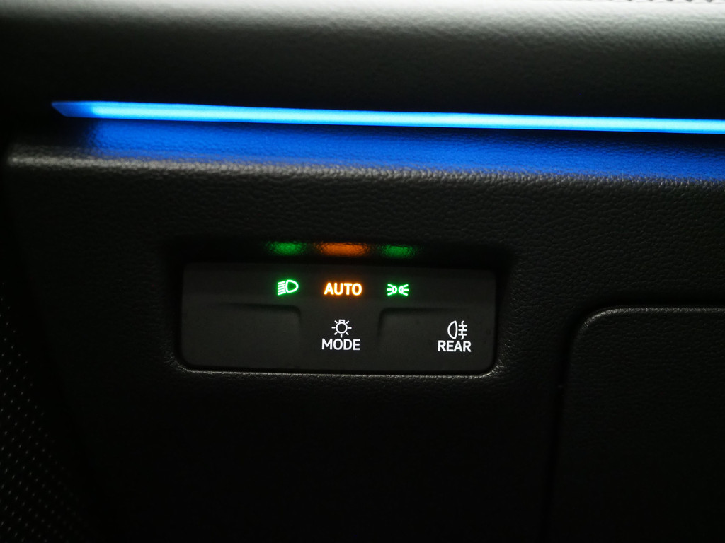 Volkswagen Passat Variant 1.5 eHybrid 204PK 18