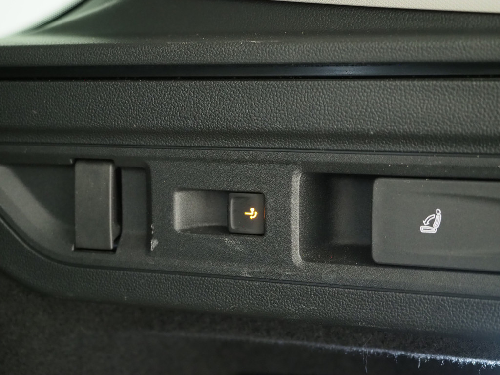 Volkswagen Passat Variant 1.5 eHybrid 204PK 84