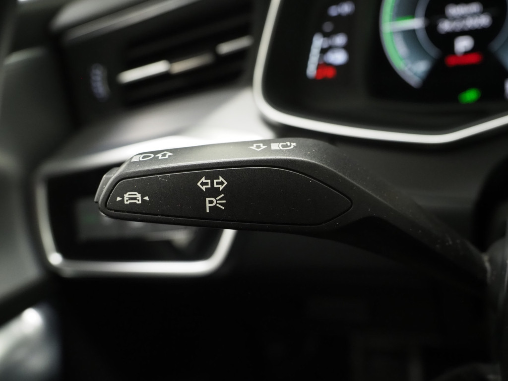 Audi A6 Avant 55 TFSI e quattro Competition Full Black 19