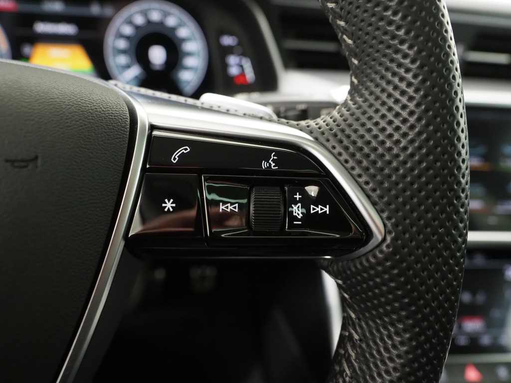 Audi A6 Avant 55 TFSI e quattro Competition Full Black 22