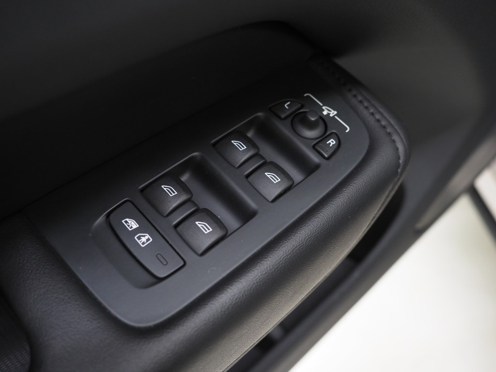 Volvo XC60 2.0 T6 Plug-in hybrid AWD Ultimate Dark Long Range 20