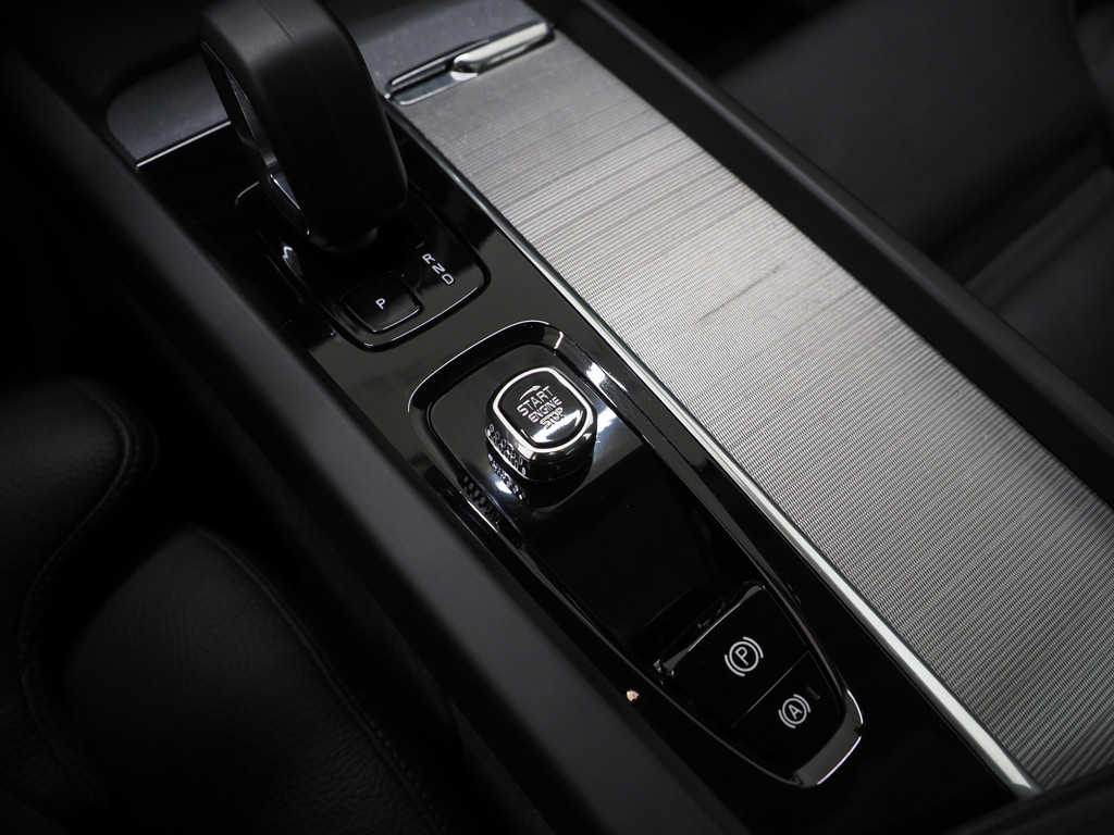 Volvo XC60 2.0 T6 Plug-in hybrid AWD Ultimate Dark Long Range 34