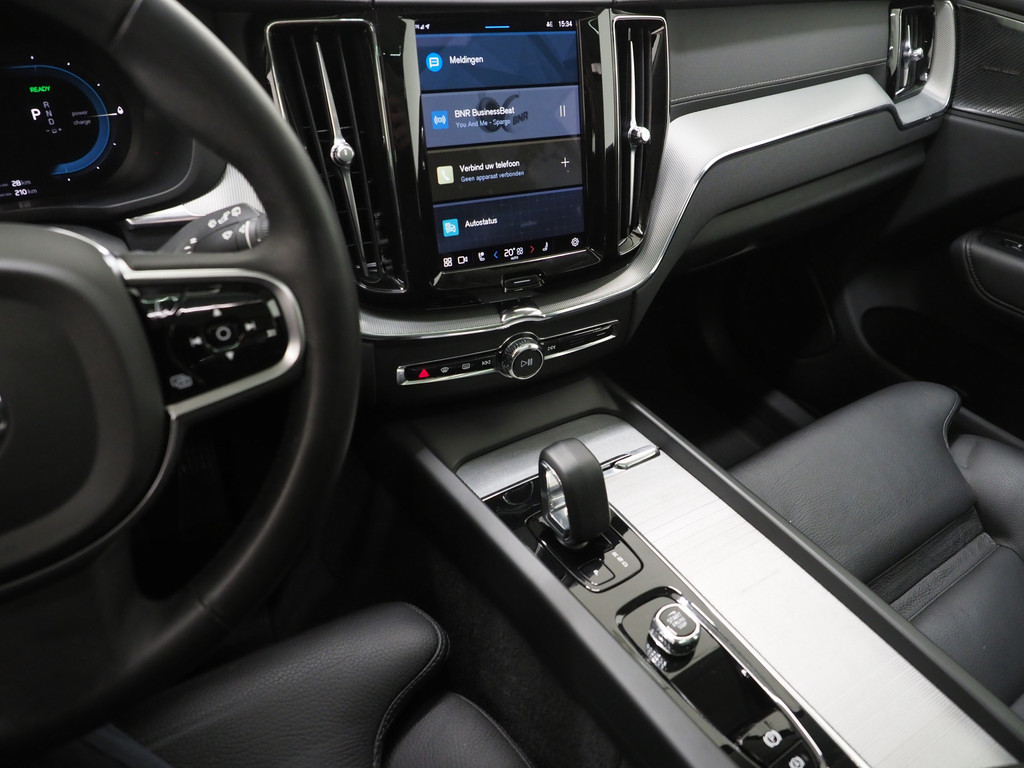 Volvo XC60 2.0 T6 Plug-in hybrid AWD Ultimate Dark Long Range 77