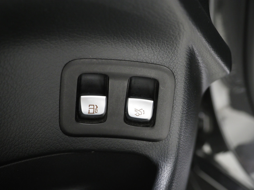 Mercedes-Benz GLC 300e 4MATIC 18