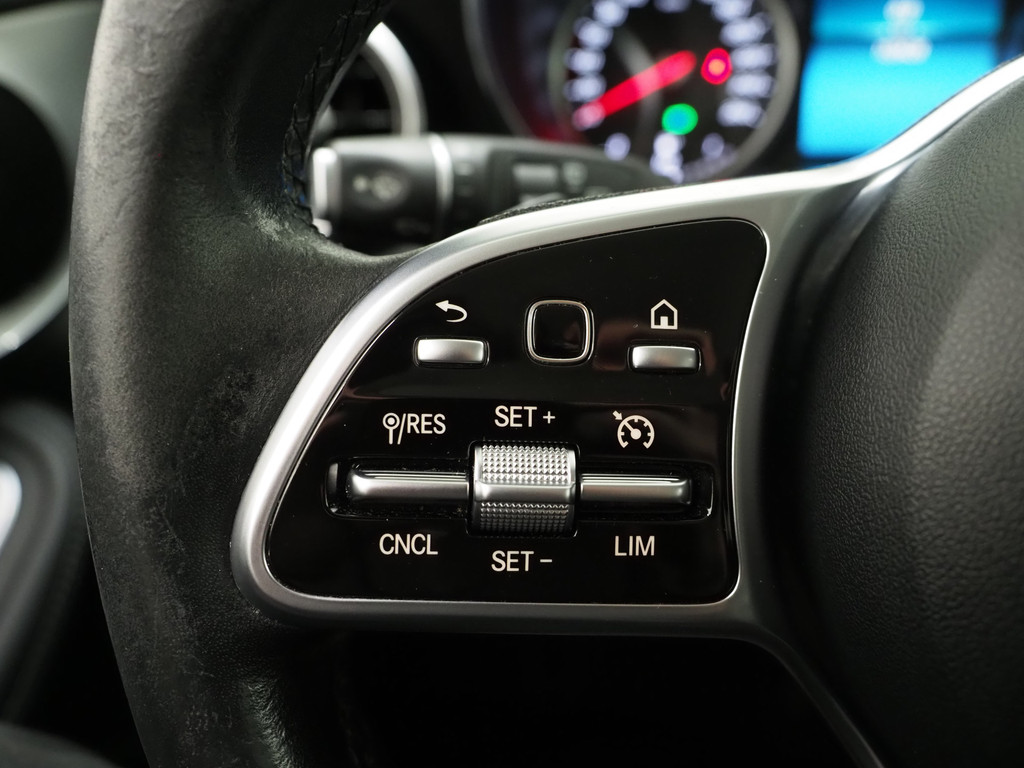 Mercedes-Benz GLC 300e 4MATIC 22