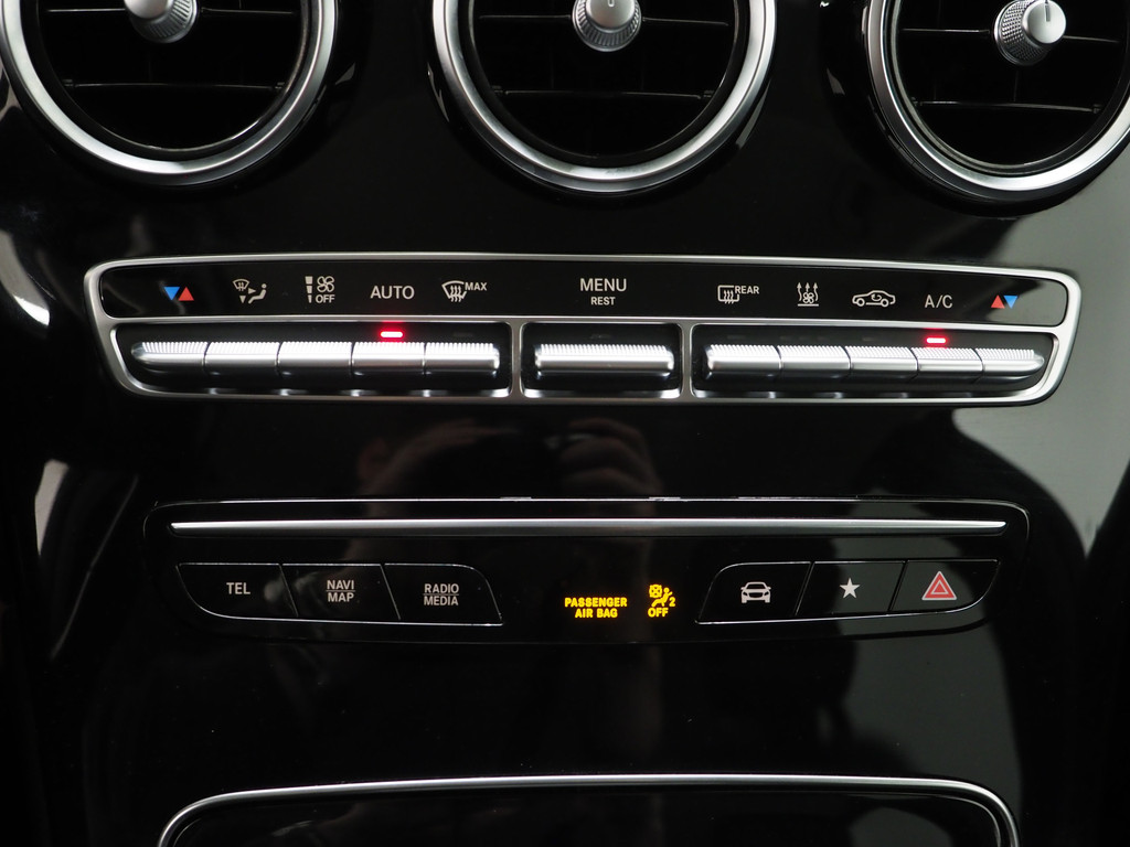 Mercedes-Benz GLC 300e 4MATIC 29