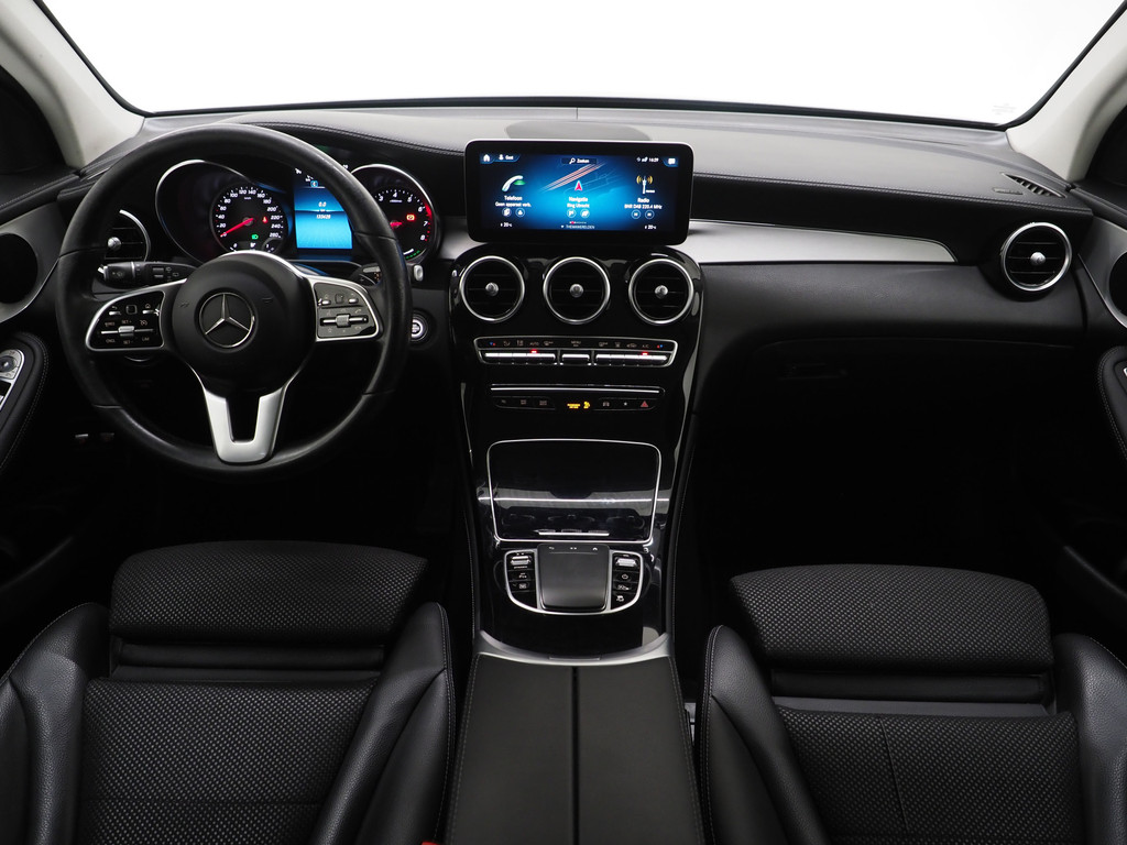 Mercedes-Benz GLC 300e 4MATIC 4