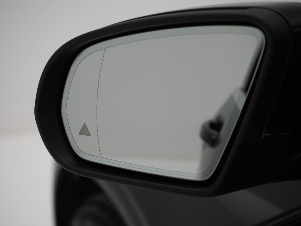 Mercedes-Benz GLC 300e 4MATIC 52