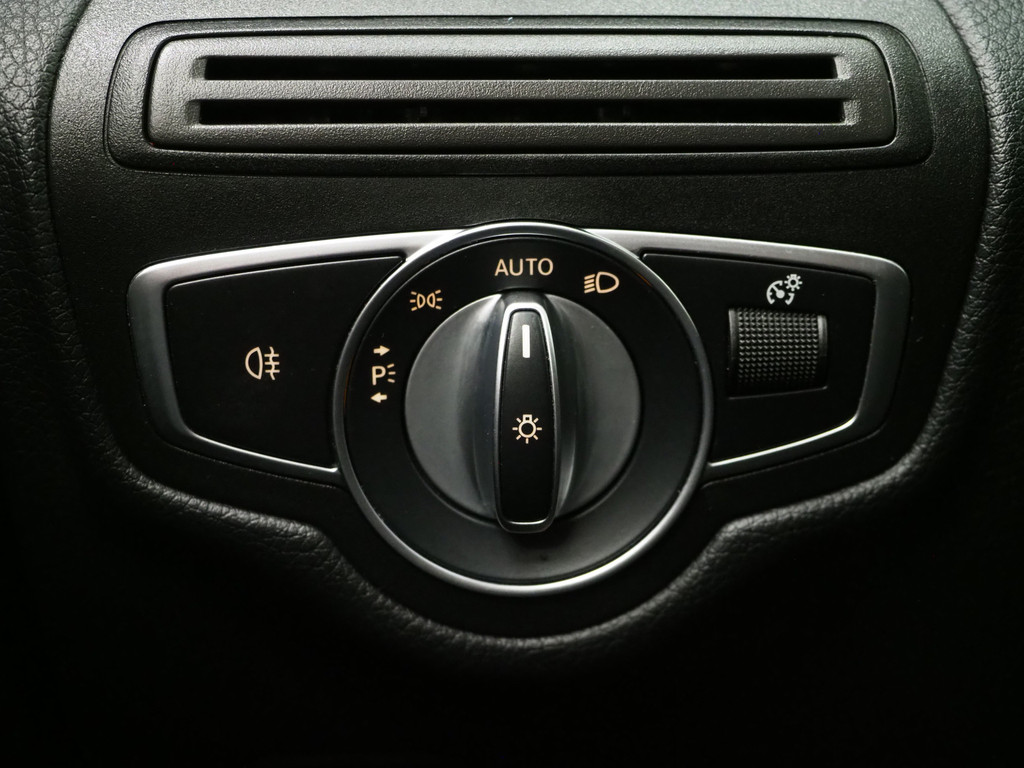 Mercedes-Benz GLC 300e 4MATIC 56