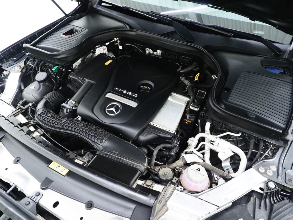 Mercedes-Benz GLC 300e 4MATIC 6