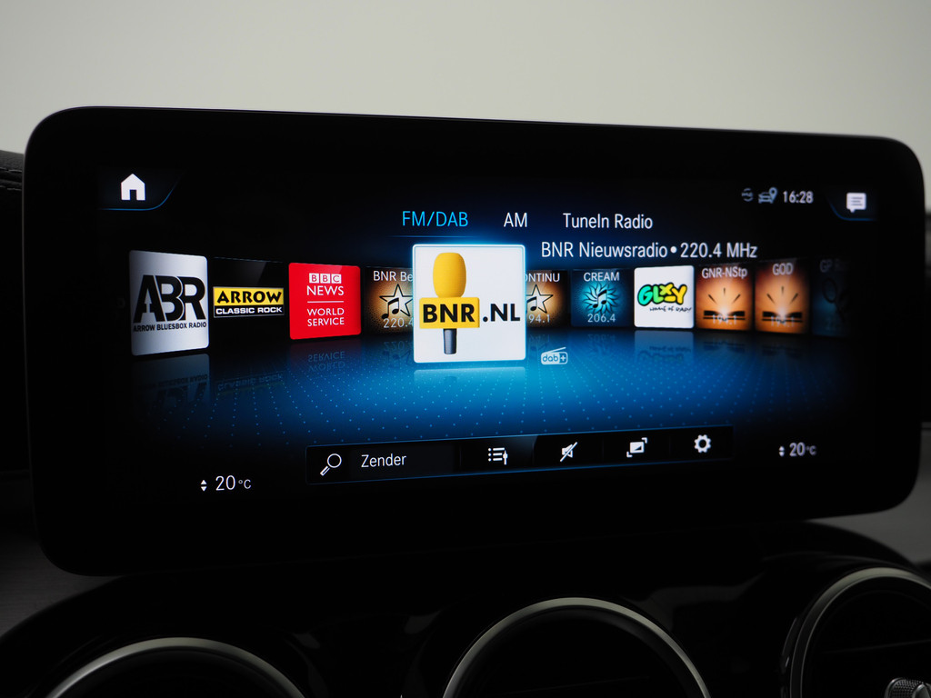 Mercedes-Benz GLC 300e 4MATIC 63